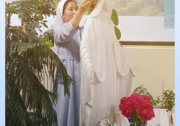 초록이 깊어가는 5월의 마지막 날, 성모님과 함께