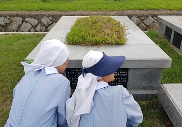 이 에스페란사수녀님, 한 요안나수녀님 기일 경주묘원을 찾아서